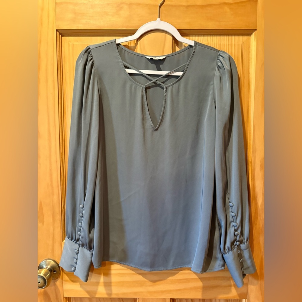 Express Grayish Blouse w/ Buttoned Sleeves & Chris Cross V-Neck. Size Small GUC